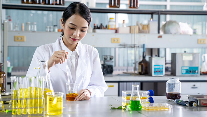woman in chemistry lab