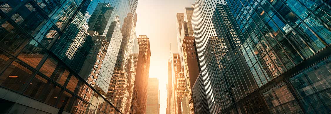 Middle view of city buildings