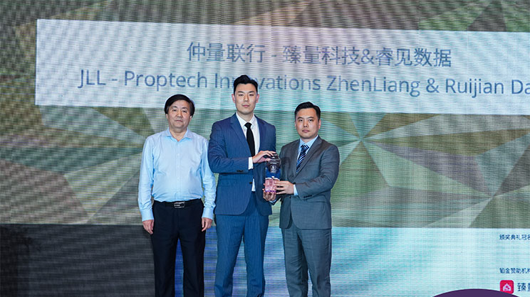 A person receiving RICS award