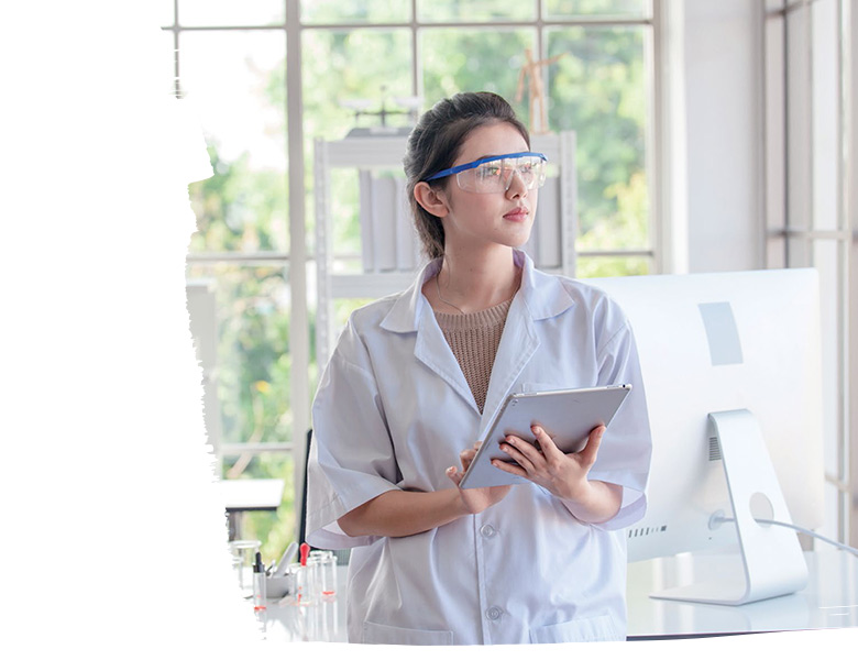 Women in a research lab