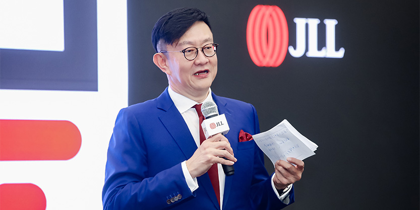 仲量联行华西大区董事总经理乔裕生在睿见研讨会上进行分享