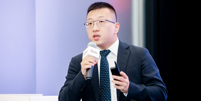 仲量联行华西区研究部总监朱建辉发表“金融+科技”双轮驱动下的西部产业势能主题演讲